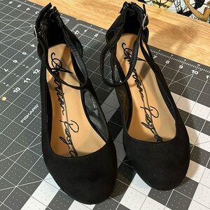 Size 9 wide velvet wedge American Rag